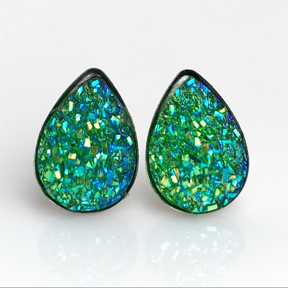 3 for 15🎀 green faux Druzy teardrop Studs - Picture 4 of 6